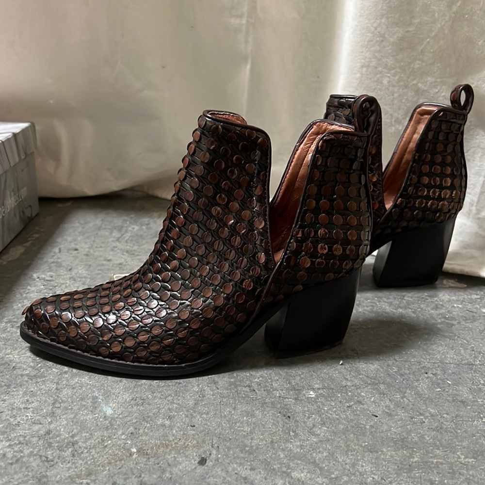 Jeffrey Campbell size 6.5